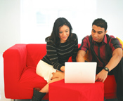 coupleoncomputer16472928.jpg