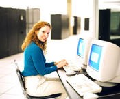 ladyoncomputer30349375.jpg